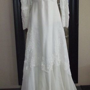 Petite Wedding Gown ~ 30/32 inch waist